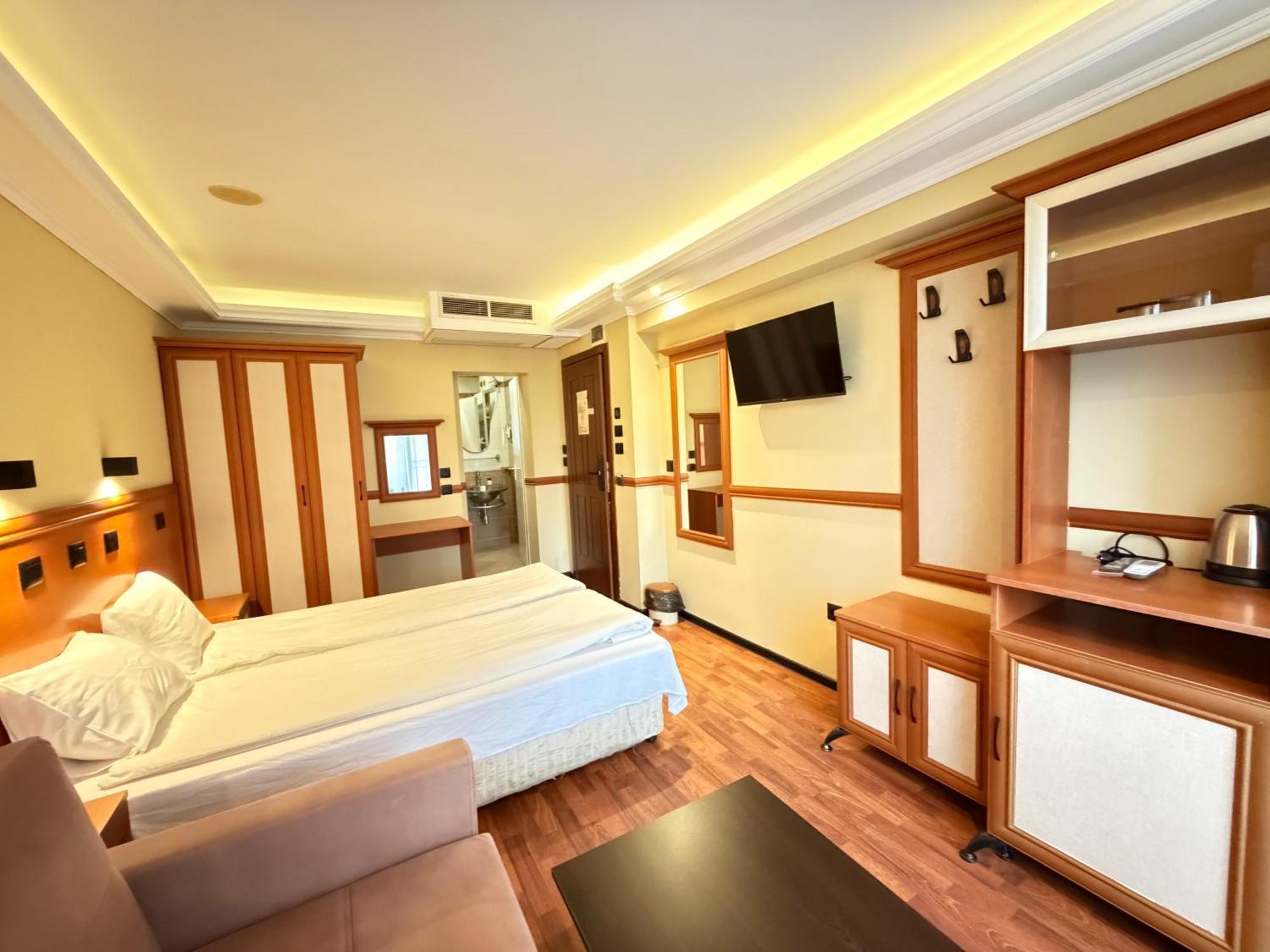 California Hotel