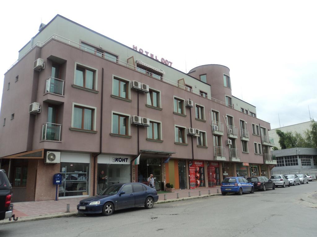 Family Hotel 007 Ivan Dimitrov-Kuklata 15 Str